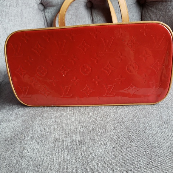 Louis Vuitton - Picture 5 of 7